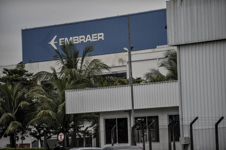 Embraer vai parar fábricas no Brasil e dar férias coletivas a funcionários, diz sindicato