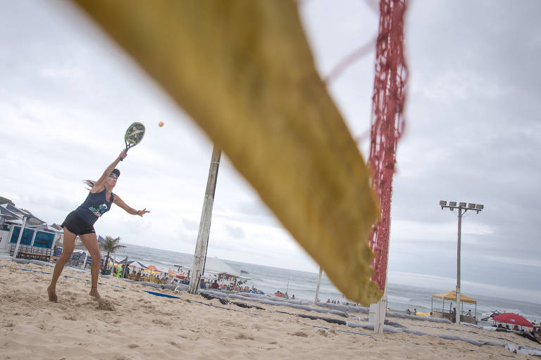 Beach tênis vira moda em Florianópolis Tenis Fotografia Folha de S Paulo