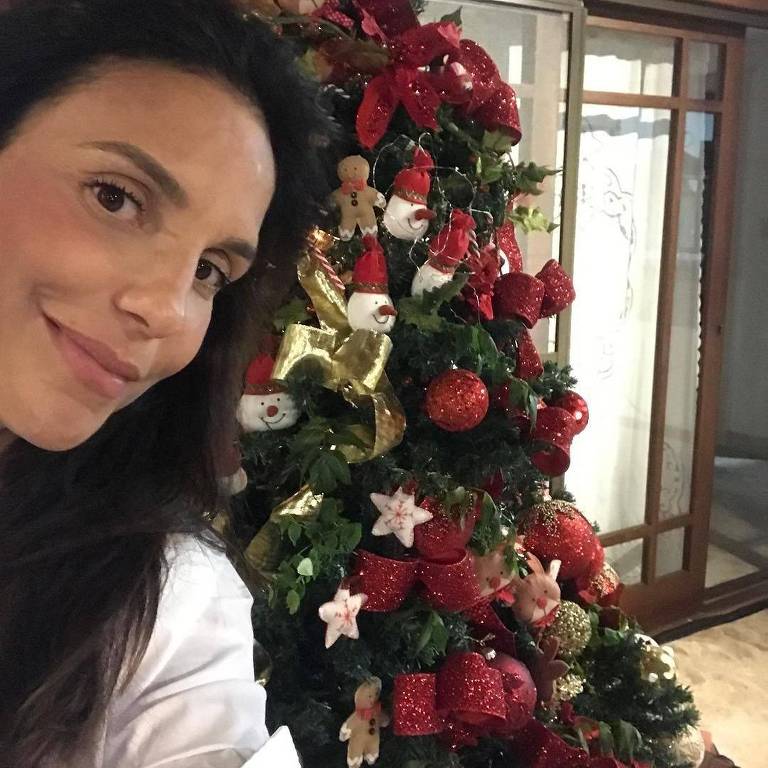 F5 - Celebridades - Ivete Sangalo, Taís Araújo e outros artistas desejam 'feliz  Natal' aos seguidores - 24/12/2017