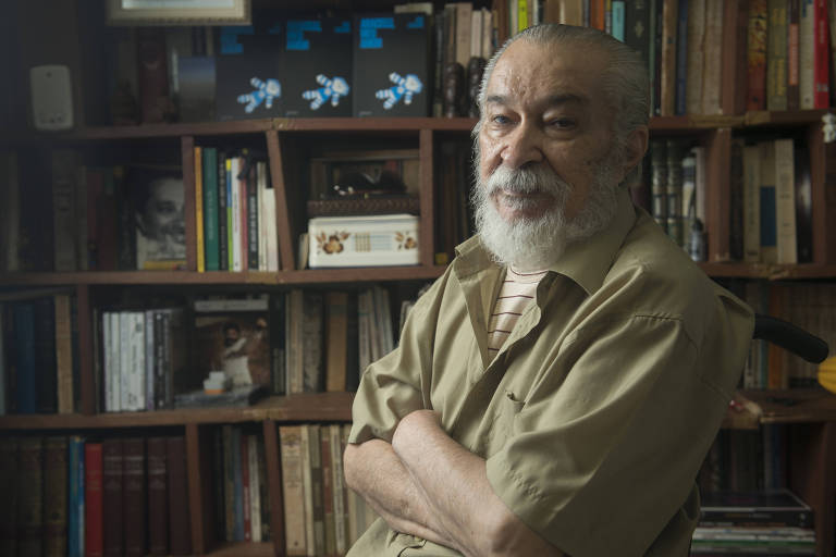 O escritor e jornalista Jos Louzeiro, em 2013, em sua casa no Rio