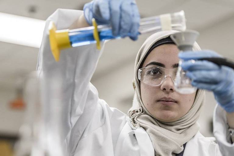 A iraquiana Shahed Waheeb, 23, estuda qumica na Gergia