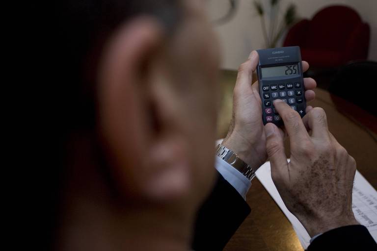 PARCELAS: Compare a Tabela Price e o SAC (Sistema de Amortização Constante). Na Price, as parcelas são iguais do início ao fim. No SAC, serão decrescentes: a primeira parcela costuma ser 25% maior que a da Price, mas as últimas podem ser 25% menores