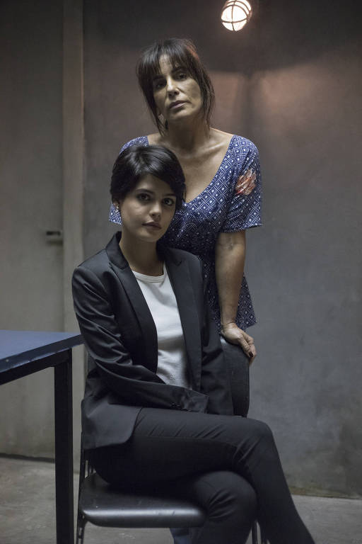 Adriana (Julia Dalavia)  e Duda (Gloria Pires)