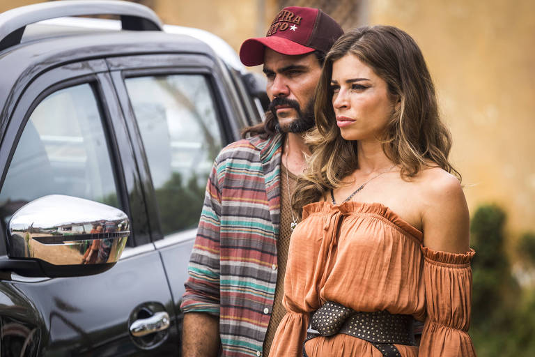 Mariano (Juliano Cazarré) diz  a Lívia (Grazi Massafera)  que também partiram seu coração