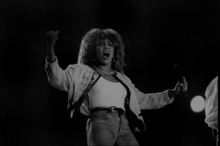 Relembre trabalhos de Tina Turner no cinema, espelho de sua imagem explosiva