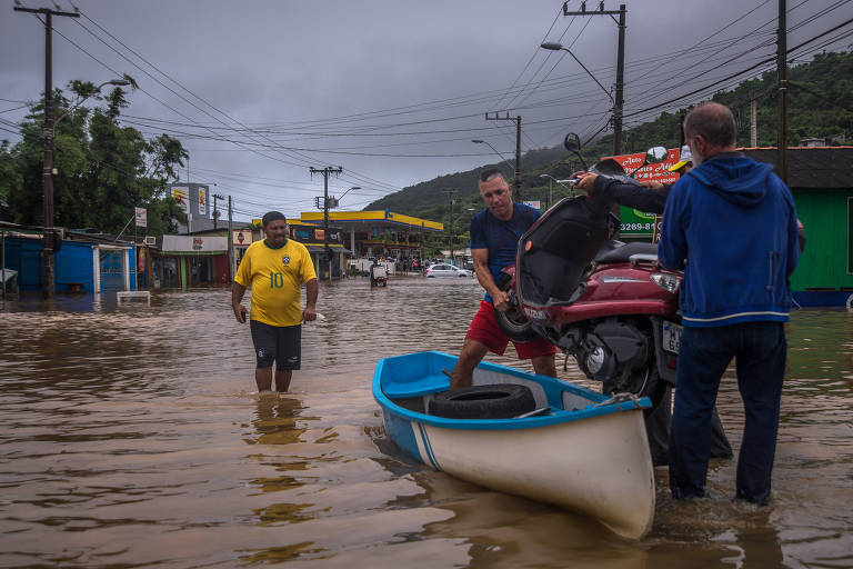 Chuvas Em Santa Catarina Cotidiano Fotografia Folha De S Paulo