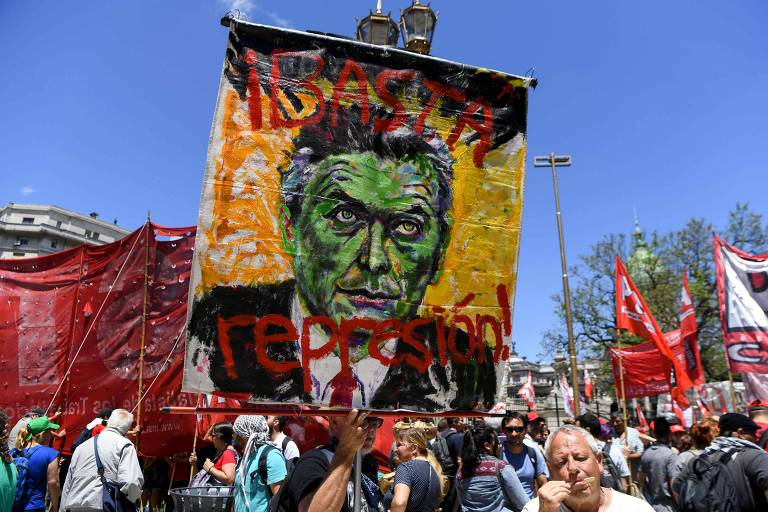 Manifestantes protestam contra reforma trabalhista de Macri em Buenos Aires, em dezembro