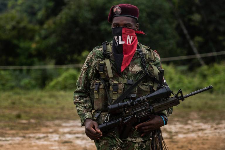 Membro do ELN faz treinamento em Chocó, na Colômbia