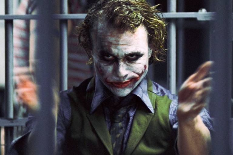 O ator Heath Ledger, como Coringa, em cena do filme "Batman - O Cavaleiro das Trevas" (2008), de Chrisfopher Nolan