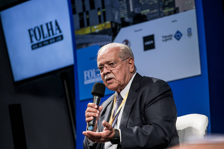 O presidente da ABCR, César Borges, durante seminário promovido pela Folha
