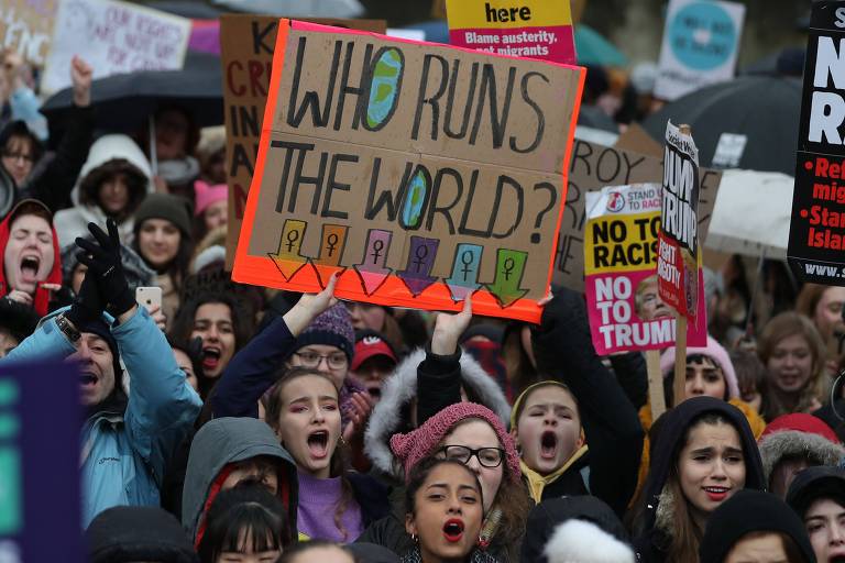Manifestantes participam da Marcha das Mulheres em Londres, no último sábado 