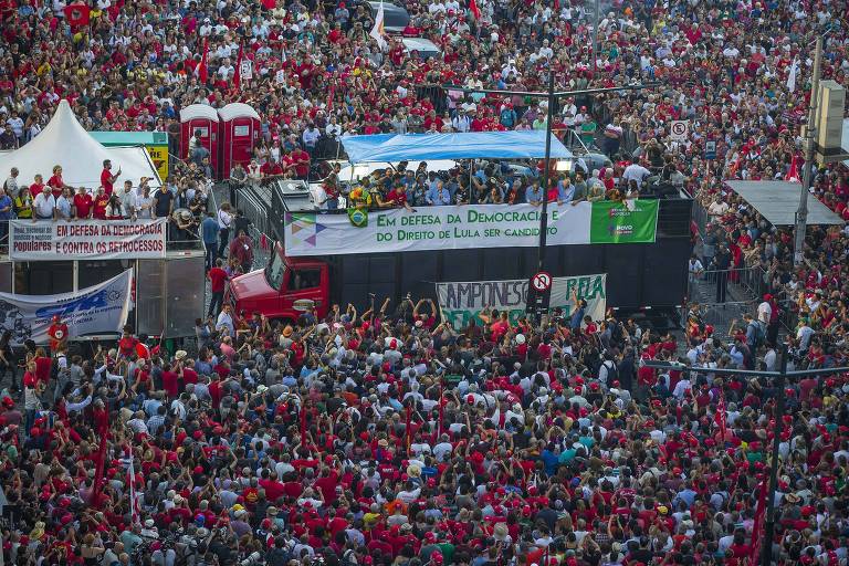 Manifestações em Porto Alegre em apoio a Lula