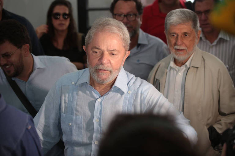 Lula confirma pré-candidatura