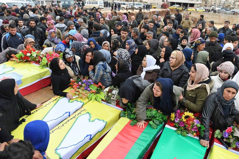 Curdos srios velam vtimas de ofensiva das foras da Turquia sobre minoria tnica em Afrin