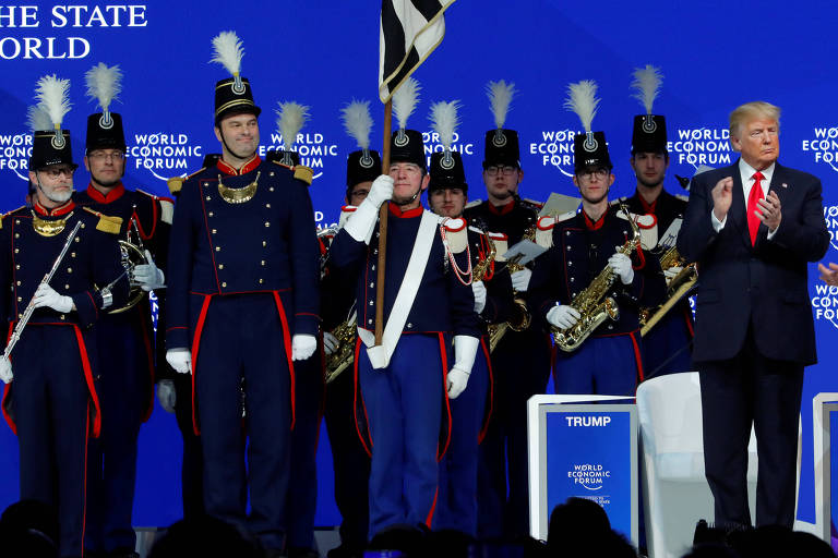O presidente americano Donald Trump com a fanfarra antes de seu discurso no Fórum Econômico Mundial, em Davos
