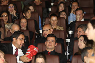Sérgio Moro e Marcelo Bretas na premiere do filme 