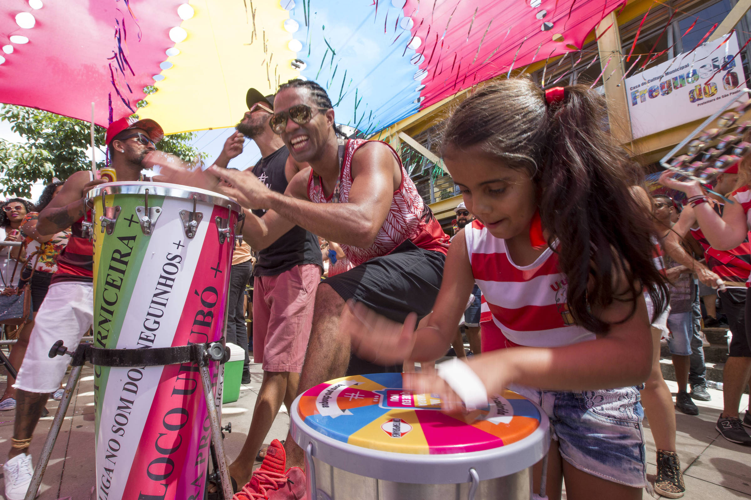 Para sobreviver, bailes de Carnaval se aliam a blocos de rua - 23