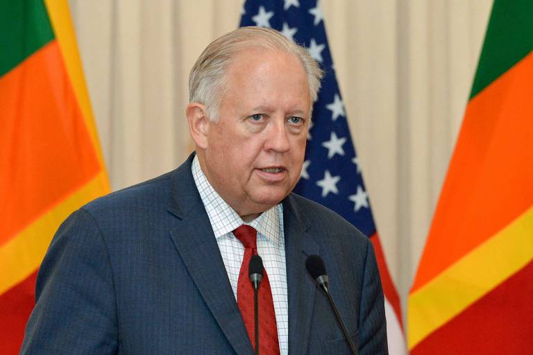 Thomas Shannon, em entrevista coletiva no Sri Lanka; ex-embaixador dos EUA no Brasil se aposenta