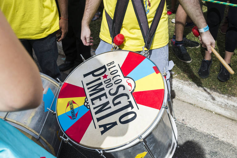 Blocos agitam 2º dia do pré-carnaval em SP