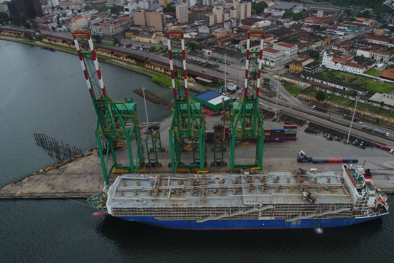 Imagem aérea do navio NADA responsável por transportar mais de 25 mil cabeças de gado