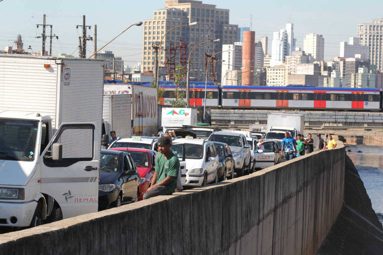 Congestionamento na avenida do Estado na zona sul de São Paulo