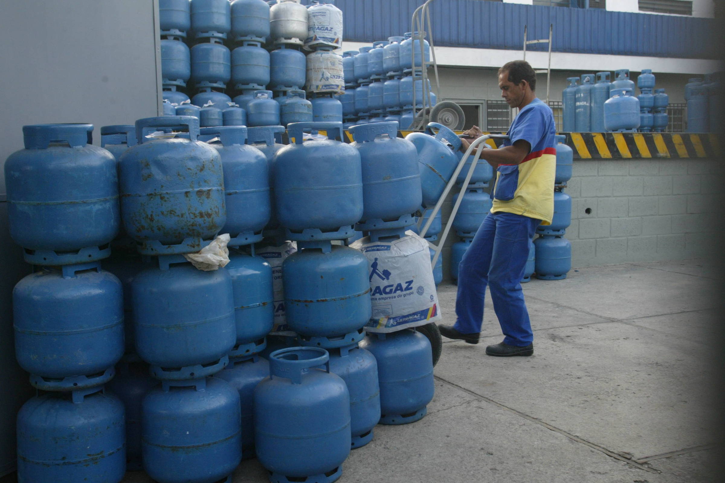 Caixa começa a cadastrar revendedoras para o Gás do Povo; veja como participar