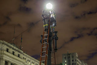 Prefeitura realiza a troca da iluminação publica do centro da cidade