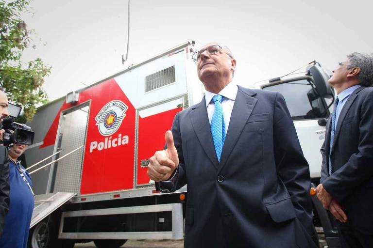 Geraldo Alckmin em visita ao Centro de Comando Integrado de Monitoramento para a Copa