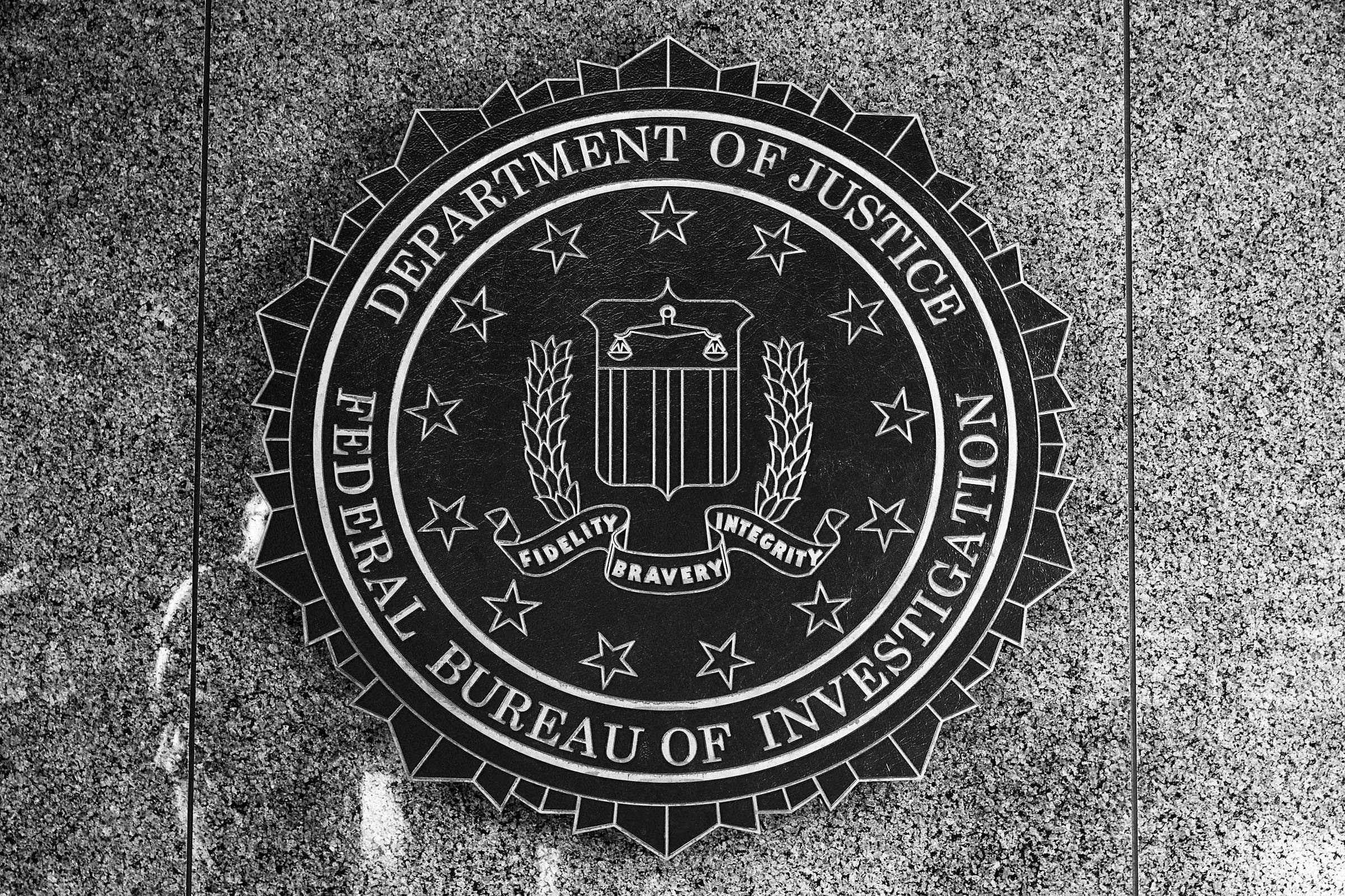 Trump vai demitir agentes de topo de carreira do FBI, diz imprensa americana