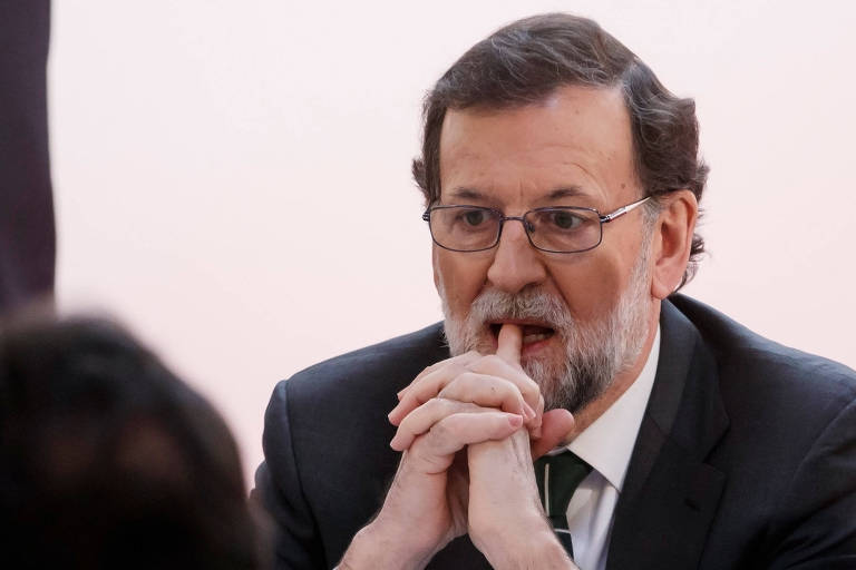 O primeiro-ministro da Espanha, Mariano Rajoy, participa de reunião de gabinete em Madri nesta quinta-feira (8)