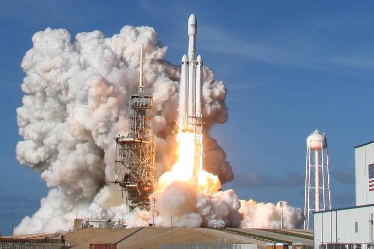 Lançamento do Falcon Heavy, foguete da empresa SpaceX