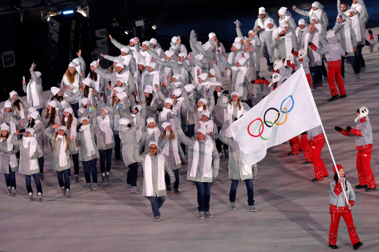 Delegação da Rússia participou da cerimônia de abertura dos Jogos Olímpicos de Inverno com a bandeira do COI
