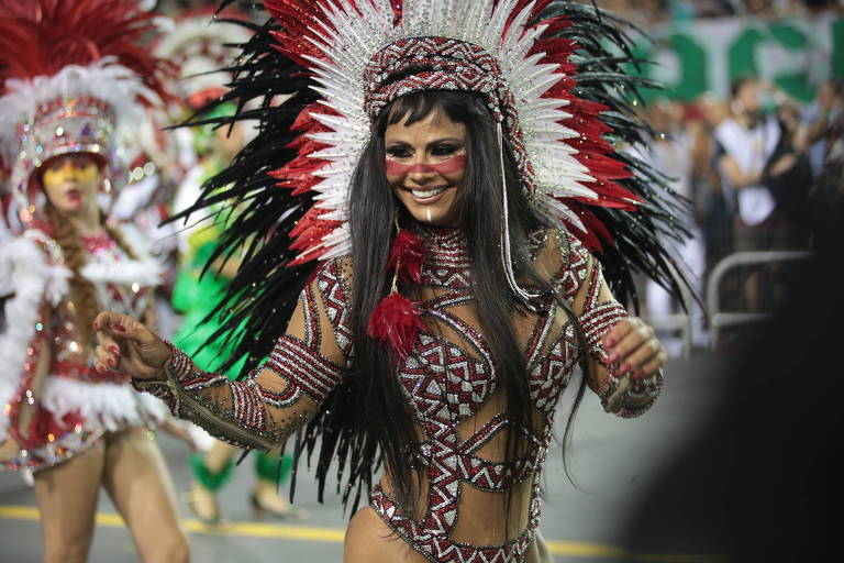 A atriz Viviane Arajo, como rainha de bateria da Mancha