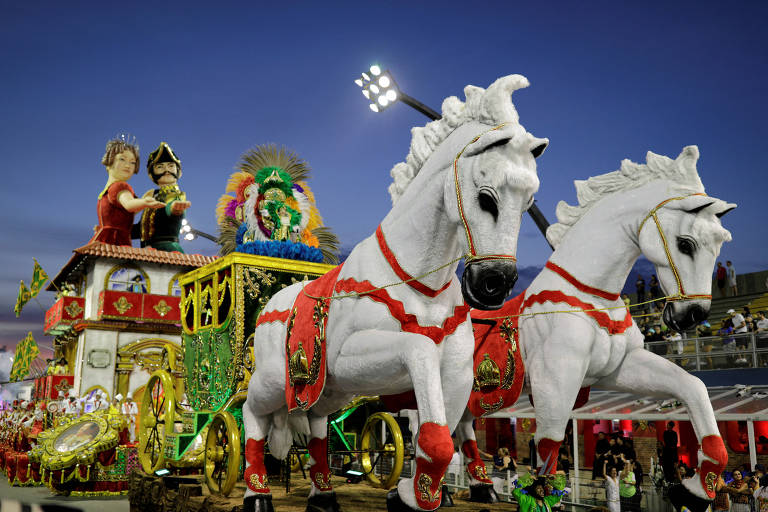 Carro alegrico da Tom Maior