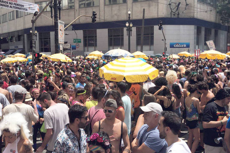 Bloco Tarado Ni Voc, prximo ao Bar Brahma, na Avenida So Joo