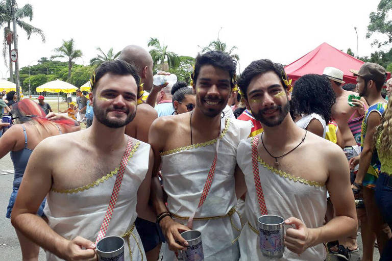 Os folies Lucas Bueno, 21, Jonas Feitosa, 21 e Felipe Brando, 25, que vieram de So Carlos.