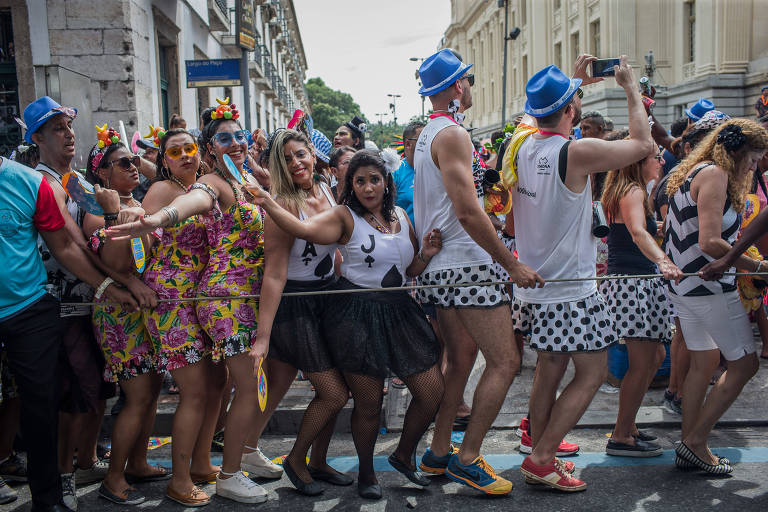 Folies durante o tradicional Bloco do Bola Preta, que comemora 100 anos de existncia, no Centro do Rio de Janeiro