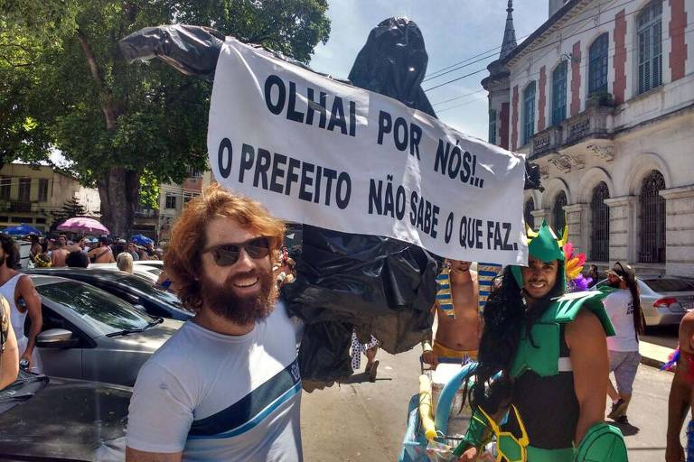 Pedro Monteiro, 35, trouxe para o Cordo do Prata Preta uma rplica da famosa alegoria do Cristo Redentor, de Joozinho Trinta, censurada no Carnaval de 1989