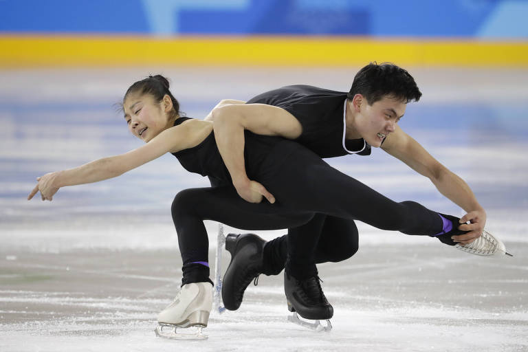 Kim Ju-sik (à esq.) e Ryom Tae-ok em treino antes do início da Olimpíada de Inverno