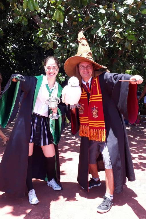 O empresrio Carlos Pastick e a filha, Helena, com fantasias inspiradas em Harry Potter