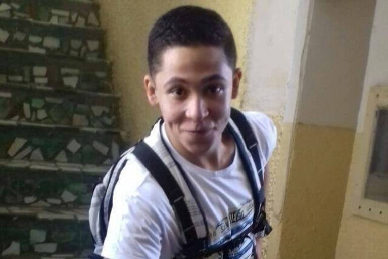 Estudante de 18 anos morre após ser roubado, espancado e atropelado no Rio. David Weber correu para tentar fugir, mas foi perseguido e alcançado por suspeitos