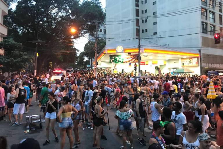 Folies ocupam a esquina da rua Paraso e Maestro Cardim, no entorno da 23 de Maio