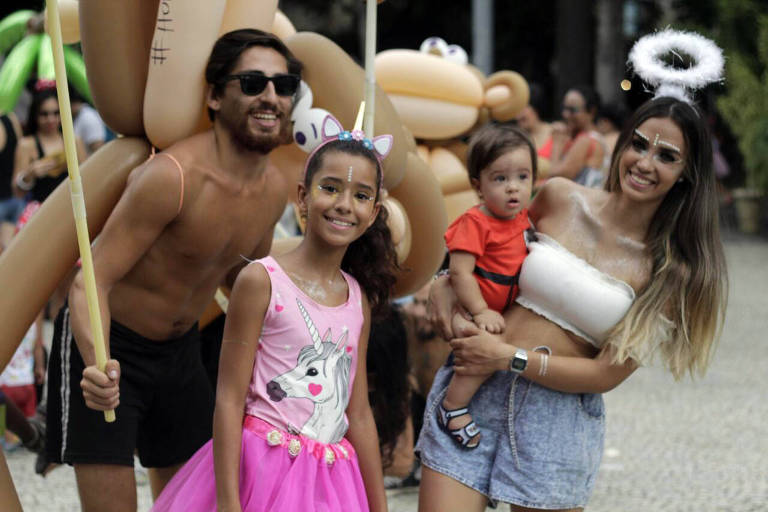 Rafaela Cavalcanti, 22, com o filho Noah, de 10 meses