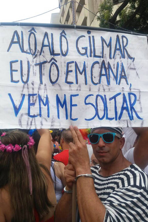 O folio Roberto Ferreira, 40, com mensagem para o ministro do Supremo Tribunal Federal Gilmar Mendes