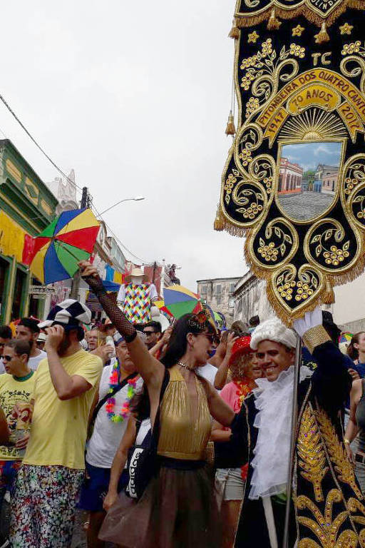 Bloco Troa Carnavalesca da Pitombeira dos Quatro Cantos se divide em Olinda para se reencontrar no final 