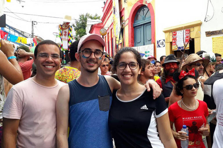 Turistas aproveitam blocos em Olinda