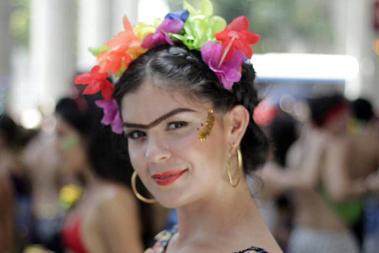 A psicloga Caroline Costa se fantasiou de Frida Kahlo