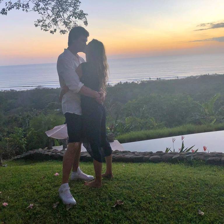 Gisele Bündchen viaja com Tom Brady para Costa Rica