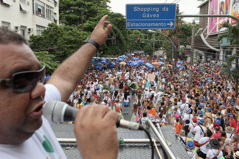 Bloco A Rocha da Gvea, em desfile na zona sul do Rio; clique para ver mais imagens do Carnaval nesta tera (13)