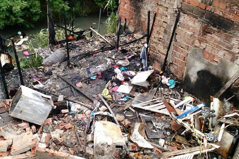 Casa que pegou fogo na zona sul de São Paulo matando duas meninas, de 1 e 5 anos